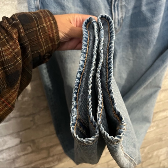 American Eagle Women's 14R Baggy Jeans. Medium Wash Blue Denim. Rigid Denim. AEO - Picture 8 of 13